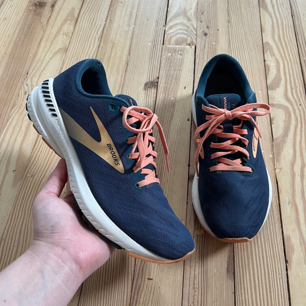 Brooks Ravenna 11 Womens Running Shoes Navy Peach Gold athletic comfort Size 8.5